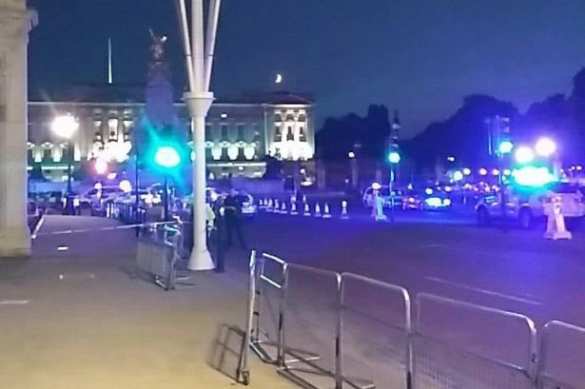 В Лондоне преступник с ножом напал на полицейских (ФОТО) | Русская весна