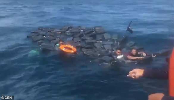 Наркоторговцы дрейфовали в океане на тонне кокаина (ФОТО, ВИДЕО) | Русская весна