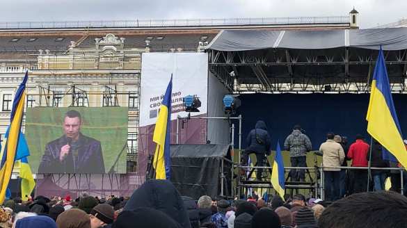 Империя готовит ответный удар: в оцепленный центр Киева свозят людей (ФОТО, ВИДЕО) | Русская весна