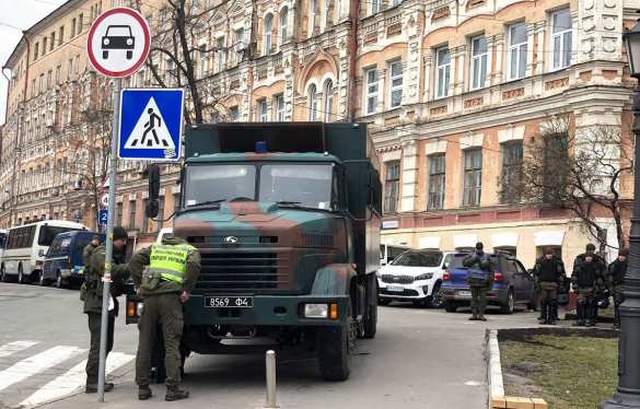 Империя готовит ответный удар: в оцепленный центр Киева свозят людей (ФОТО, ВИДЕО) | Русская весна