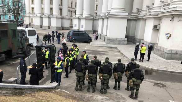 Империя готовит ответный удар: в оцепленный центр Киева свозят людей (ФОТО, ВИДЕО) | Русская весна