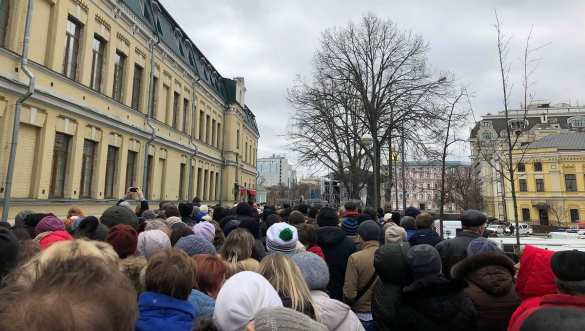 Империя готовит ответный удар: в оцепленный центр Киева свозят людей (ФОТО, ВИДЕО) | Русская весна