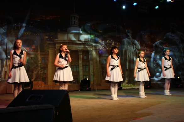 «Дети хотят петь, они не хотят войны» — в Луганске состоялся фестиваль «Наследники Победы» (ФОТО, ВИДЕО) | Русская весна