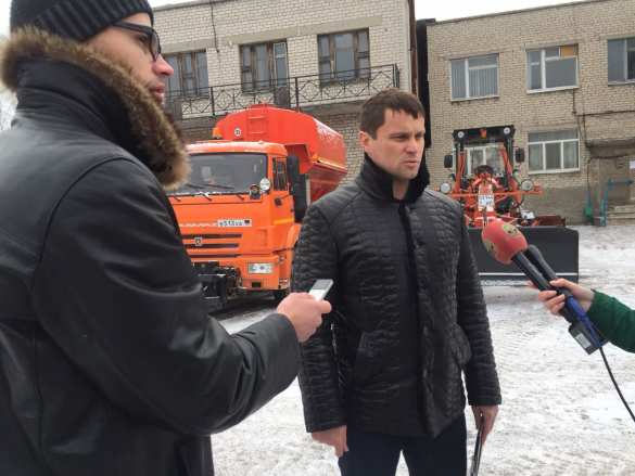 ДНР: Министр строительства и жилищно-коммунального хозяйства вручил ключи от дорожной спецтехники главам администраций (ФОТО) | Русская весна