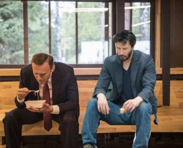 Навальный с «Дошираком» взорвал соцсети (ФОТОЖАБЫ) | Русская весна