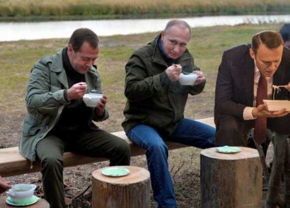 Навальный с «Дошираком» взорвал соцсети (ФОТОЖАБЫ) | Русская весна