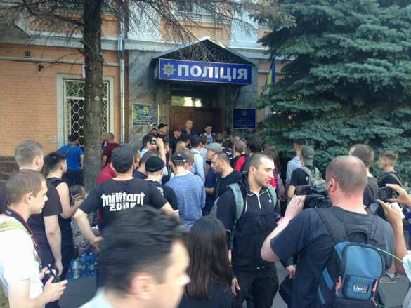 Неонацисты из С14 «сменили пол» памятнику Жеглову и Шарапову в Киеве (ФОТО, ВИДЕО) | Русская весна