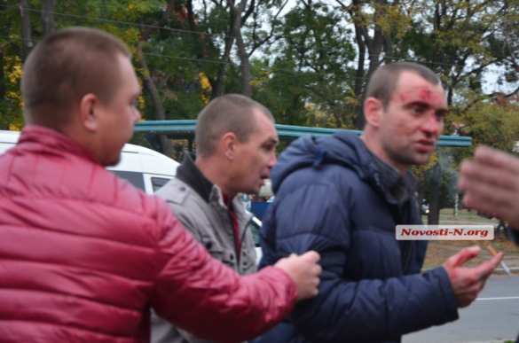 Пьяный офицер украинской полиции устроил дебош и драку в николаевской «наливайке» (ФОТО, ВИДЕО) | Русская весна