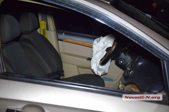 Пьяный военный в Николаеве снёс столб и сбежал (ФОТО, ВИДЕО) | Русская весна