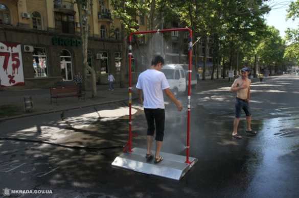 Майдан стоял не зря — в центре Николаева открылся бесплатный душ (ФОТО) | Русская весна