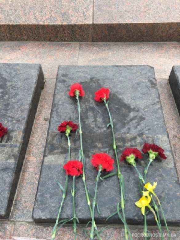 Шабаш неонацистов на акции памяти в Николаеве: бандеровцы в масках избивали пожилых людей (ФОТО, ВИДЕО) | Русская весна