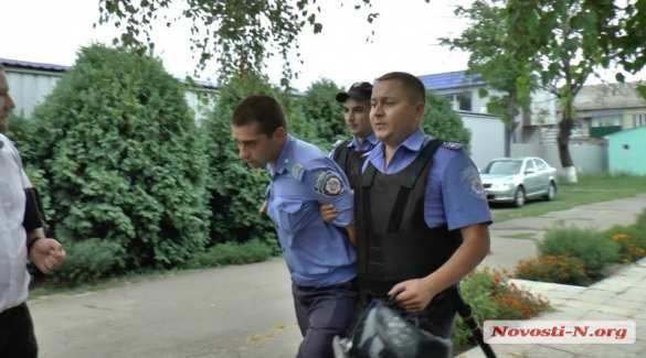 Под Николаевом местные жители чуть не растерзали полицейских-убийц (ФОТО, ВИДЕО 21+) | Русская весна