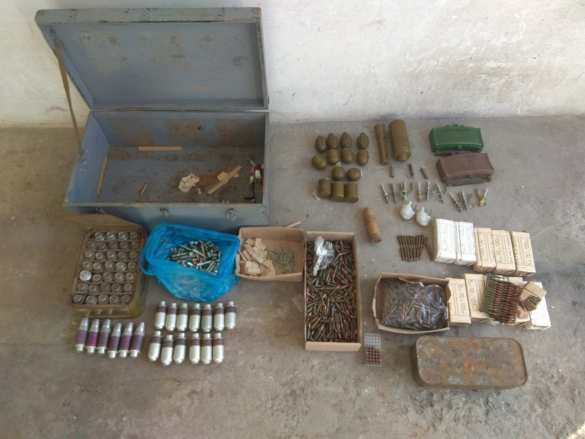 В ЛНР обнаружен большой схрон со взрывчаткой и боеприпасами (ФОТО, ВИДЕО) | Русская весна