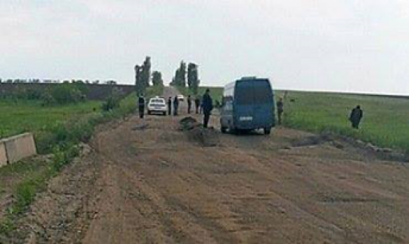 На Николаевщине неизвестные в камуфляже обстреляли автомобиль (ФОТО) | Русская весна