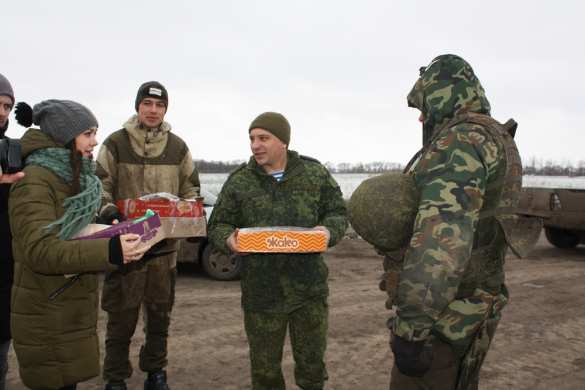 Защитники Донбасса получили новогодние подарки от жителей ЛНР и России (ФОТО) | Русская весна