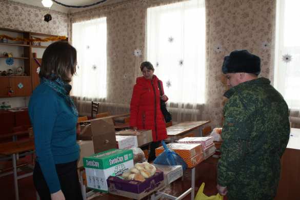Защитники Донбасса получили новогодние подарки от жителей ЛНР и России (ФОТО) | Русская весна