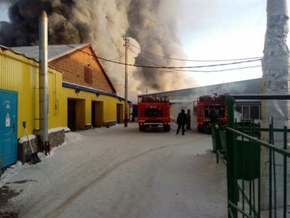 Восемь человек погибло при пожаре на складе под Новосибирском (ФОТО) | Русская весна