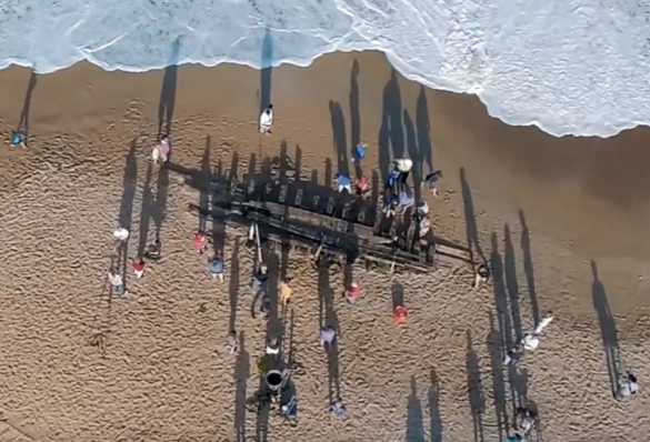 Путешествие во времени: на побережье США выбросило корабль XVIII века (+ВИДЕО, ФОТО) | Русская весна