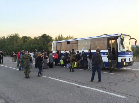 Между ДНР и Киевом состоялся очередной этап обмена пленными (добавлено фото) | Русская весна
