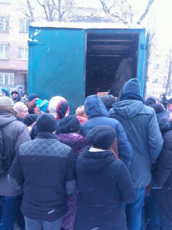 Зрада: Coca-Cola обманула Львов — не дала бесплатные сувениры (ФОТО, ВИДЕО) | Русская весна