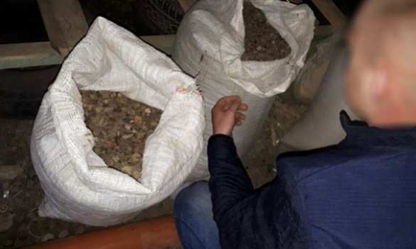 Куда стекается добытый янтарь: на Украине обнаружили подпольный завод и изъяли 300 кг камня (ФОТО) | Русская весна