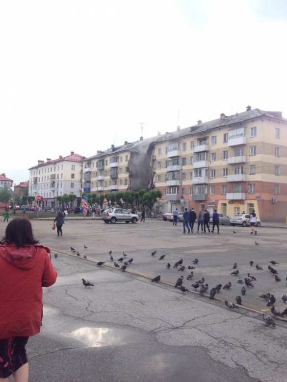 В Кемеровской области обрушился подъезд, есть жертвы (ФОТО, ВИДЕО) | Русская весна