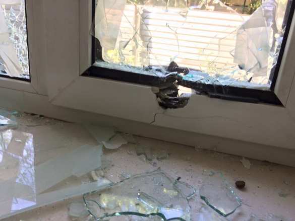 Ночной обстрел Донецка: ранена женщина, разбиты дома (ФОТО, ВИДЕО) | Русская весна