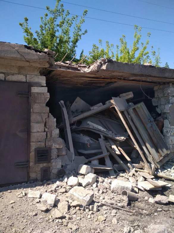 СРОЧНО: Ранен мирный житель, три посёлка в ДНР обесточены в результате обстрела ВСУ (ФОТО) | Русская весна