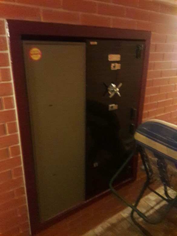 Сейфы с золотом, чемодан с деньгами и подземные туннели: подробности обыска у замгубернатора Николаевщины (ФОТО) | Русская весна