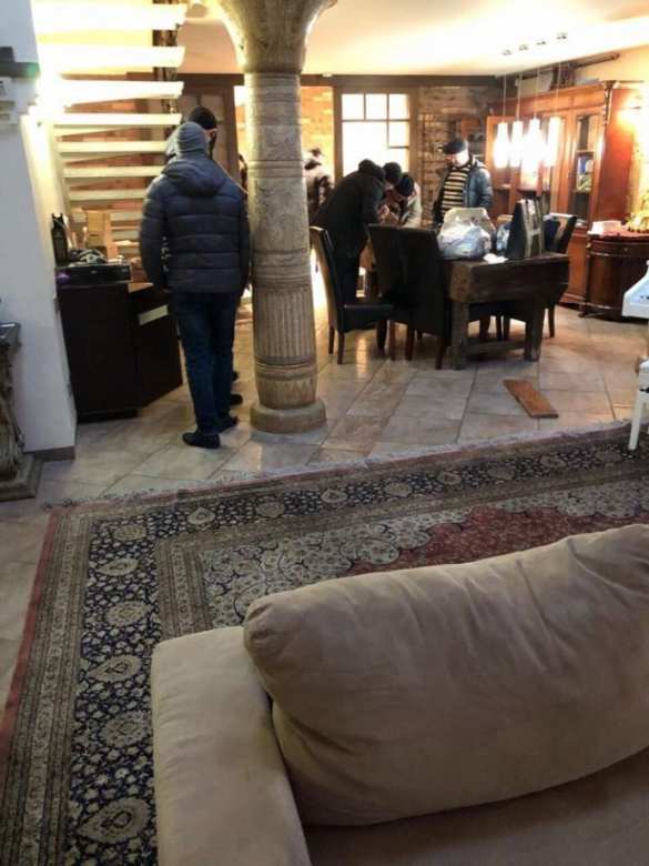 СРОЧНО: Саакашвили забрался на крышу и угрожает спрыгнуть (+ФОТО, ВИДЕО) | Русская весна