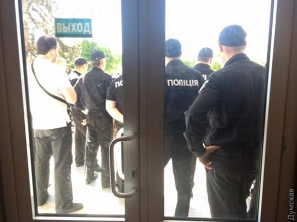 Типичная Украина: Под Одессой депутата облили зеленкой и пытались бросить в мусорник (ФОТО, ВИДЕО) | Русская весна