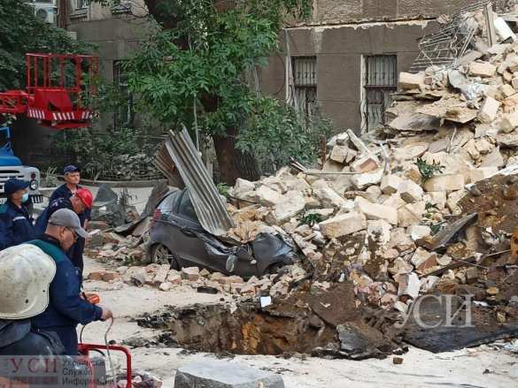В Одессе рухнул жилой дом, из-под завалов выводят людей (ФОТО) | Русская весна