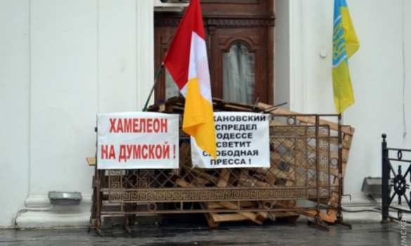 В Одессе разобрали баррикады у мэрии (ФОТО) | Русская весна