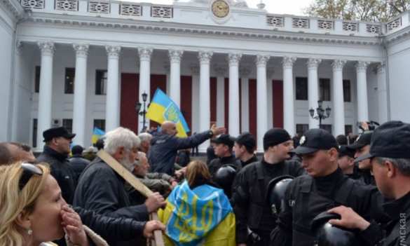 В Одессе разобрали баррикады у мэрии (ФОТО) | Русская весна