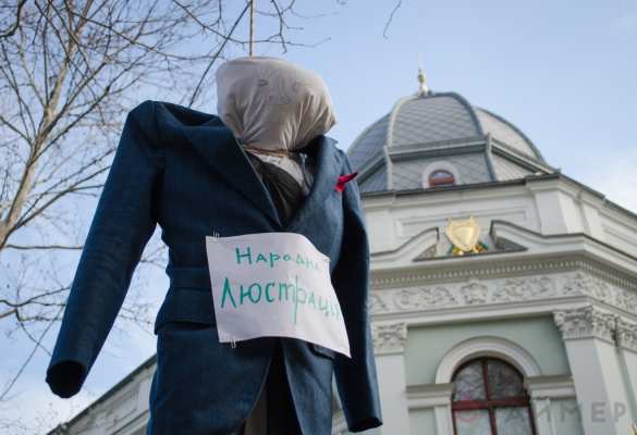 Мини-майдан в Одессе: к зданию прокуратуры притащили шины и устанавливают палатки (ФОТО, ВИДЕО) | Русская весна