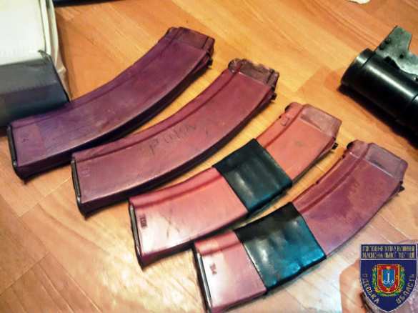 В Одесской области полиция нашла у «АТОшника» арсенал оружия и боеприпасов (+ФОТО, ВИДЕО) | Русская весна