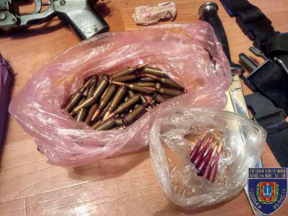 В Одесской области полиция нашла у «АТОшника» арсенал оружия и боеприпасов (+ФОТО, ВИДЕО) | Русская весна