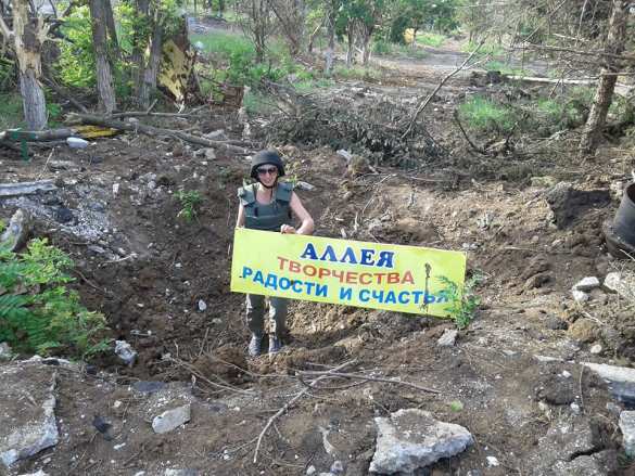 «Активистка»-русофобка, баллотирующаяся в депутаты, намеренно сбила сотрудника ГАИ в Мариуполе (ВИДЕО, ФОТО) | Русская весна