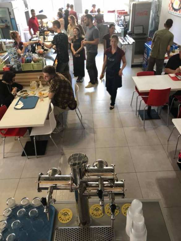 Теперь понятно, откуда такие новости: журналистов украинского ТВ бесплатно поят алкоголем (ФОТО) | Русская весна