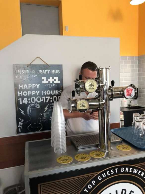 Теперь понятно, откуда такие новости: журналистов украинского ТВ бесплатно поят алкоголем (ФОТО) | Русская весна