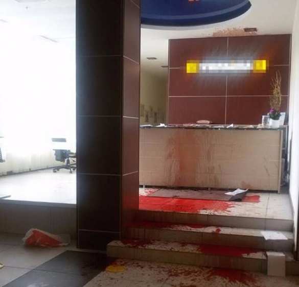 Офис телеканала «Украина» облили кровью (ФОТО, ВИДЕО) | Русская весна