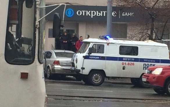 Ограбление банка в Екатеринбурге: преступник застрелил посетителя (ФОТО, ВИДЕО) | Русская весна