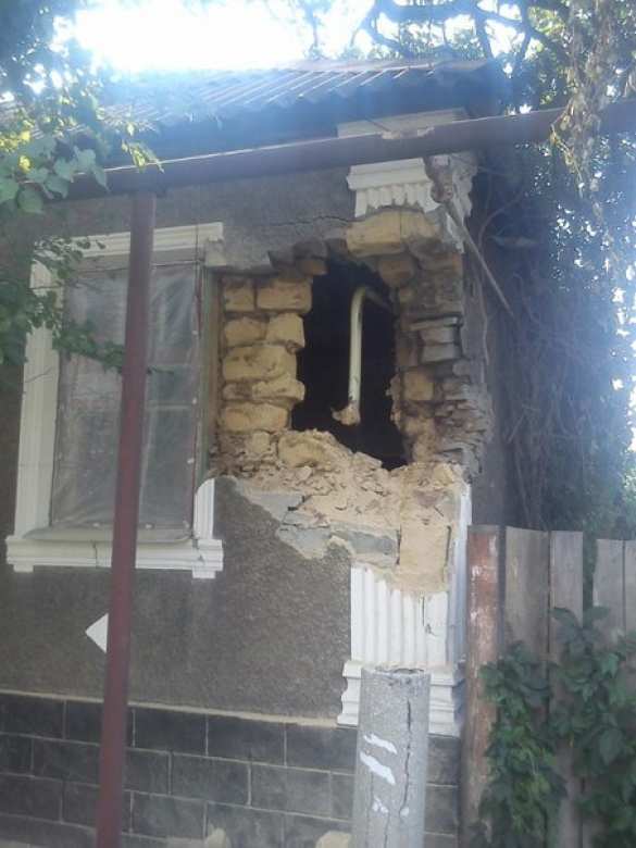 Лутугино в огне: взорванные дома, поврежденные церкви, сожженные здания (Фотолента) | Русская весна