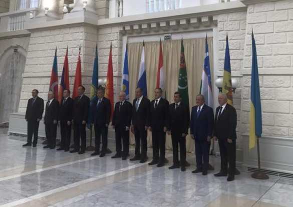 «Украина направила самого конструктивного представителя — знамя», — Захарова (ФОТО) | Русская весна