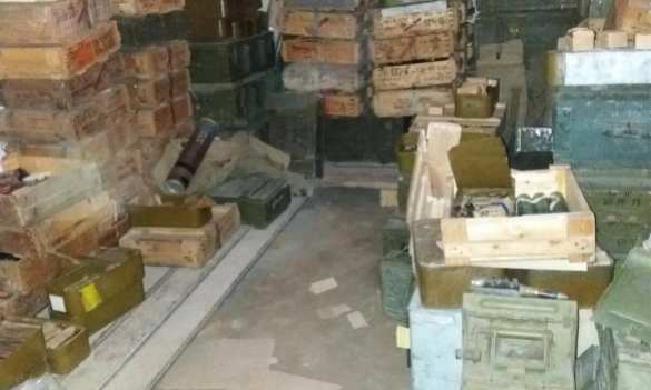У боевиков полка «Днепр-1» нашли склад украденного из «АТО» оружия (ФОТО) | Русская весна