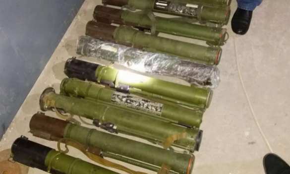 У боевиков полка «Днепр-1» нашли склад украденного из «АТО» оружия (ФОТО) | Русская весна