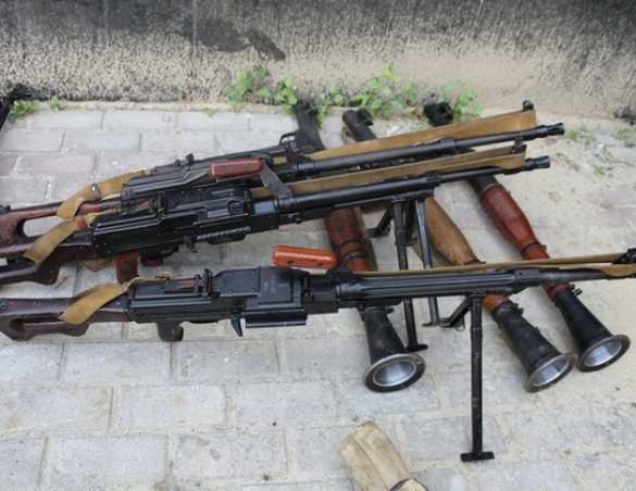 МГБ ЛНР изъяло из заминированного тайника украинских ДРГ пулеметы, минометы, боеприпасы (ФОТО) | Русская весна