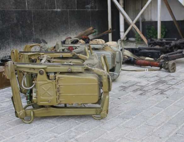 МГБ ЛНР изъяло из заминированного тайника украинских ДРГ пулеметы, минометы, боеприпасы (ФОТО) | Русская весна