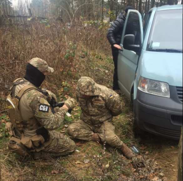 Военнослужащие ВСУ на Львовщине торговали боеприпасами (ФОТО) | Русская весна