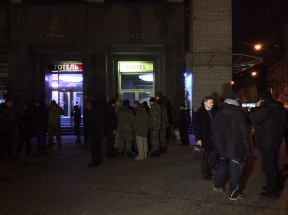 Протестующие покинули отель «Казацкий» в центре Киева (ФОТО) | Русская весна